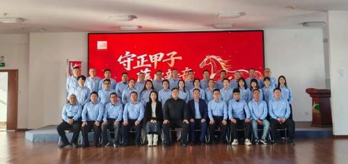 60주년 정의를 수호하다 · '등나무'가 새로운 장을 열다——장춘인민약품그룹 상업통제부 2026년 마케팅 회의가 성공적으로 개최되었습니다.