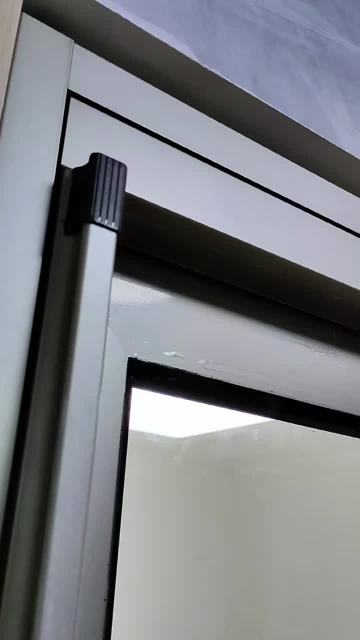 pt door track