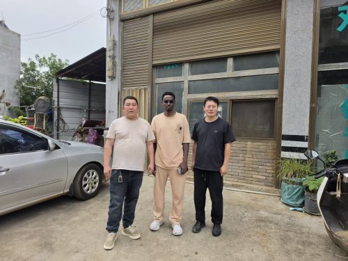 Jengibre de Yunnan | Clientes africanos visitaron la empresa y llegaron a un acuerdo de cooperación