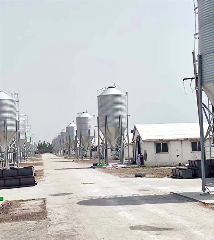 Silos z paszem drobiu