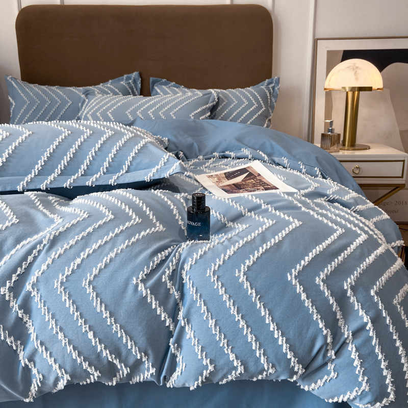 Tufted bedding set 