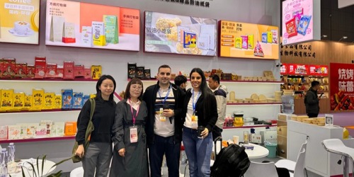 Jieda Plastics brilla en la Exposición de Shanghai, firmando una orden de 1 millón de comercio exterior en el acto