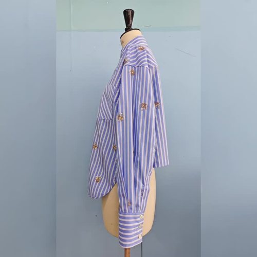 Camisa bordada de algodón para mujer.