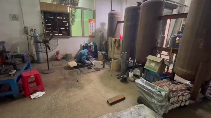 Shell and tube evaporator welding workshop