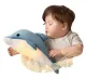 Baby sover, delfiner, pratande dockor