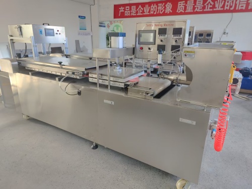 715/5000 Anhui Huizhong Food Machinery Manufacturing Co., Ltd. fue fundada en 2008. Durante los últimos 17 años, ha estado profundamente comprometida con la investigación, producción y venta de maquinaria alimentaria totalmente automática.
