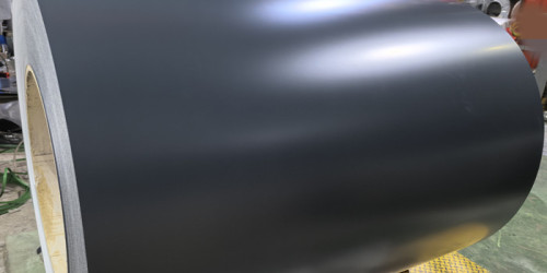 Pourquoi les toitures métalliques ont besoin d'être colorées par PCM Metal