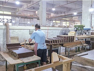 Dongguan Jindong: A 6,000-square-meter workshop supports the production of custom coffee tables and living room furniture.