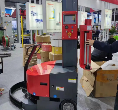Wat zijn de verschillende voordelen van een volledig automatische zelfrijdende robotverpakkingsmachine?