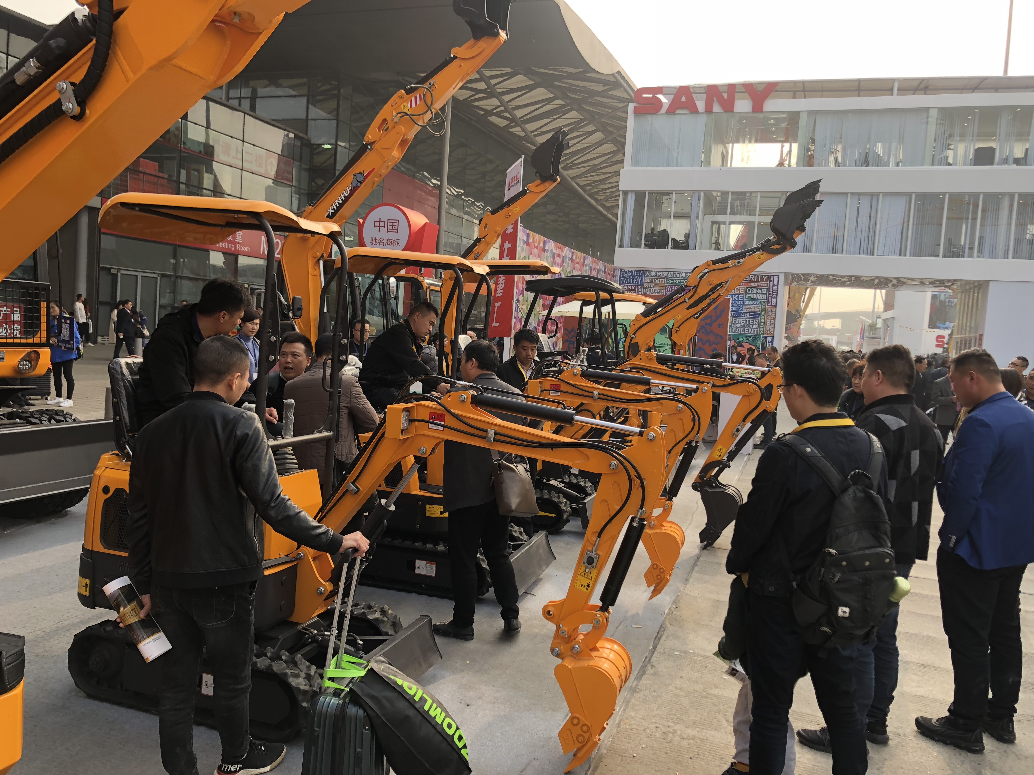 Chinese XN08 crawler mini excavator 1 ton small digger for sale