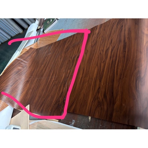 Компанія Jiangsu Visionbon New Materials завершує виробництво зразків декоративної плівки з ПВХ із деревним зерном для турецького клієнта перед відвантаженням