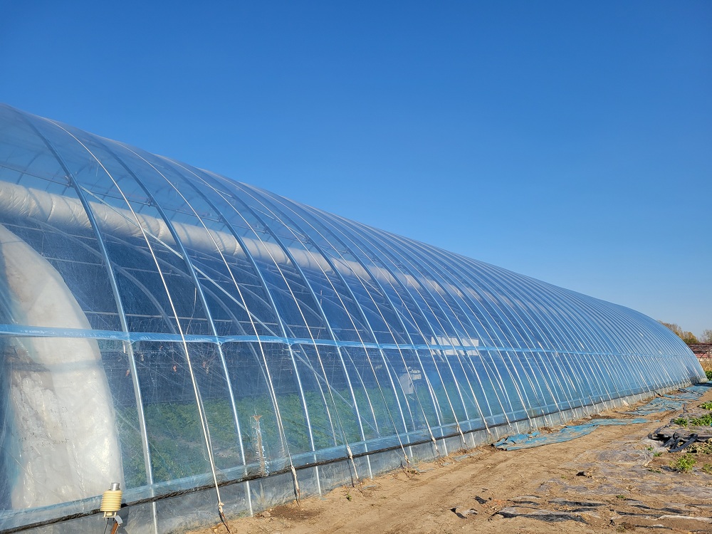 How to determine the space between greenhouses?