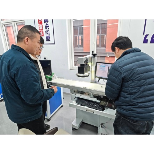 Chuke Intelligent のビジョンベースのレーザー マーキング マシンは、12 秒のマーキング機能で顧客を感動させます。