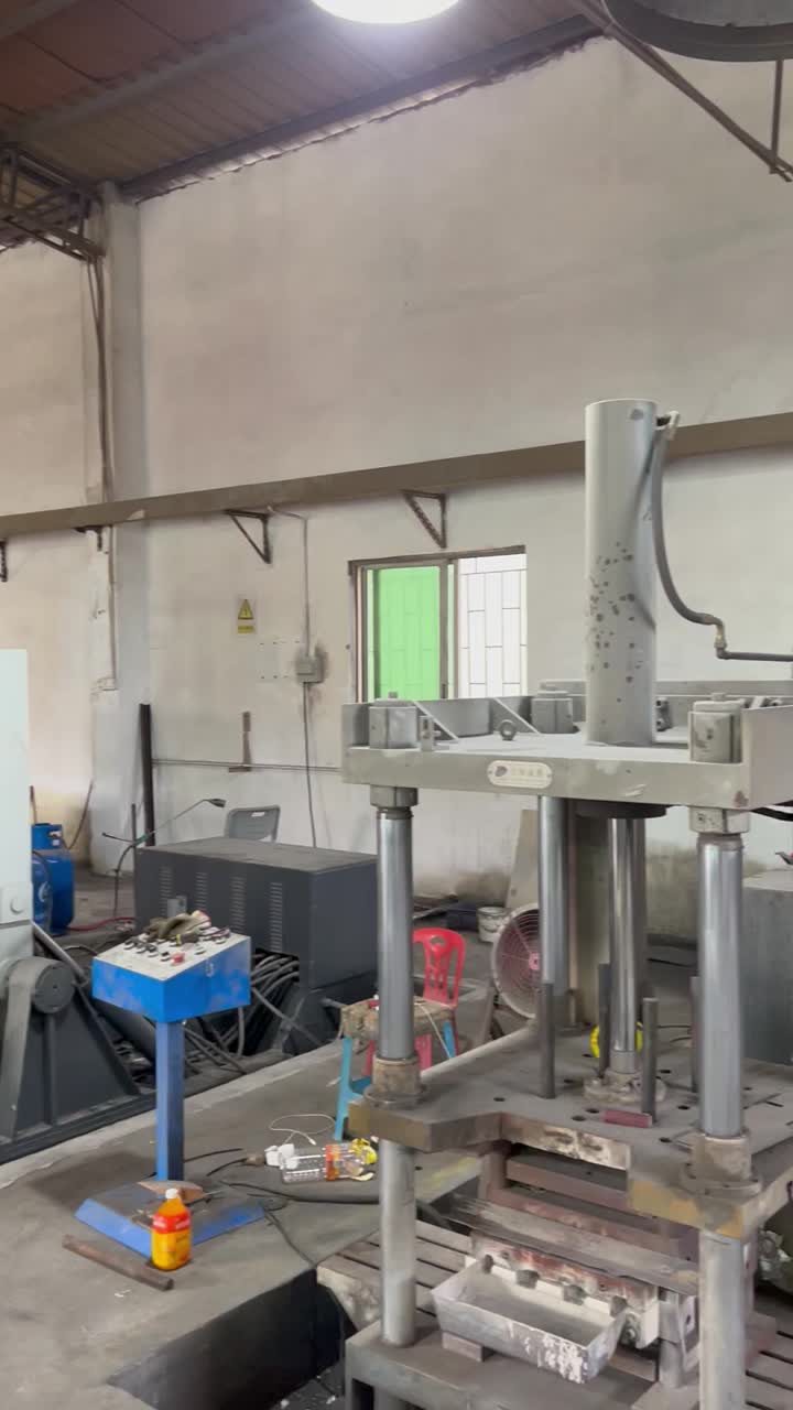 Customer gravity casting workshop