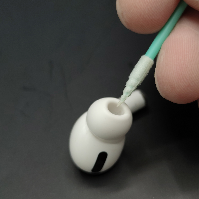 Clean earphone