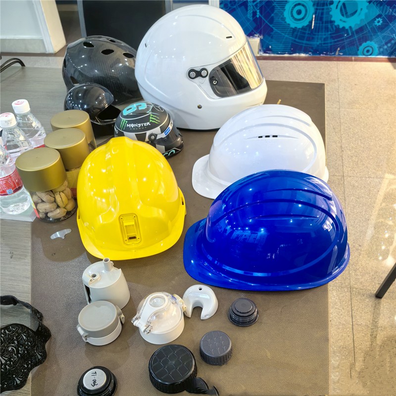 Molde de inyección para casco de bicicleta.