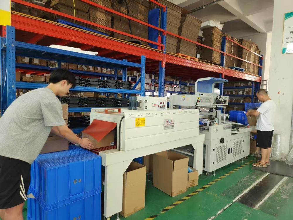 Fully automatic film laminating machine