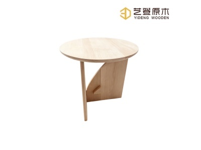 تكشف شركة Ningbo Yideng Wood Industry عن طاولة جانبية بسيطة من الخشب الصلب للمشاريع الداخلية السكنية