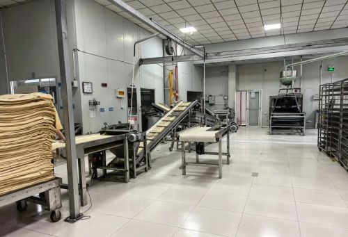 تكريم شركة Anhui Yueshang Food بجائزة الجودة المتميزة، والوجبات الخفيفة من مقرمشات الأرز غير المنتفخة الرائدة في الأسواق العالمية