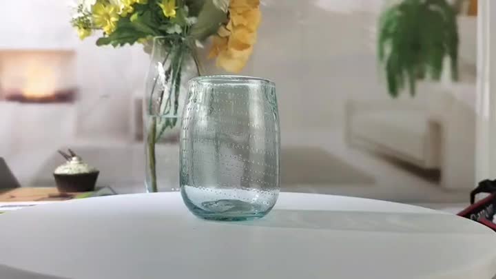 Tasse en verre recyclé avec bulle régulière