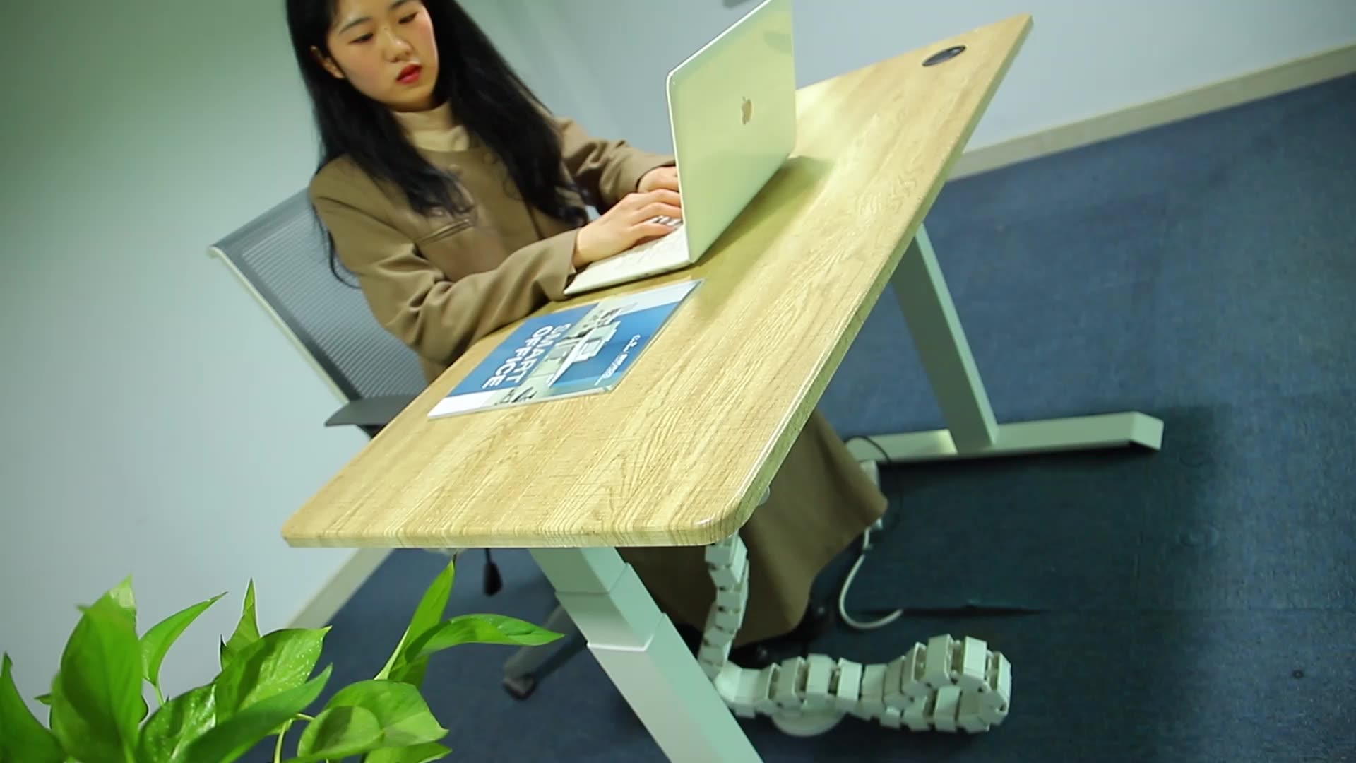 Média de computador motorizada moderna moderna mesa ergonômica de altura ajustável Desk para o escritório em casa1