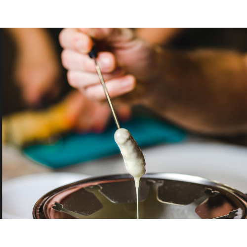 Cuando disfrutas de la cena de Navidad, necesitas una olla de fondue de queso eléctrico.