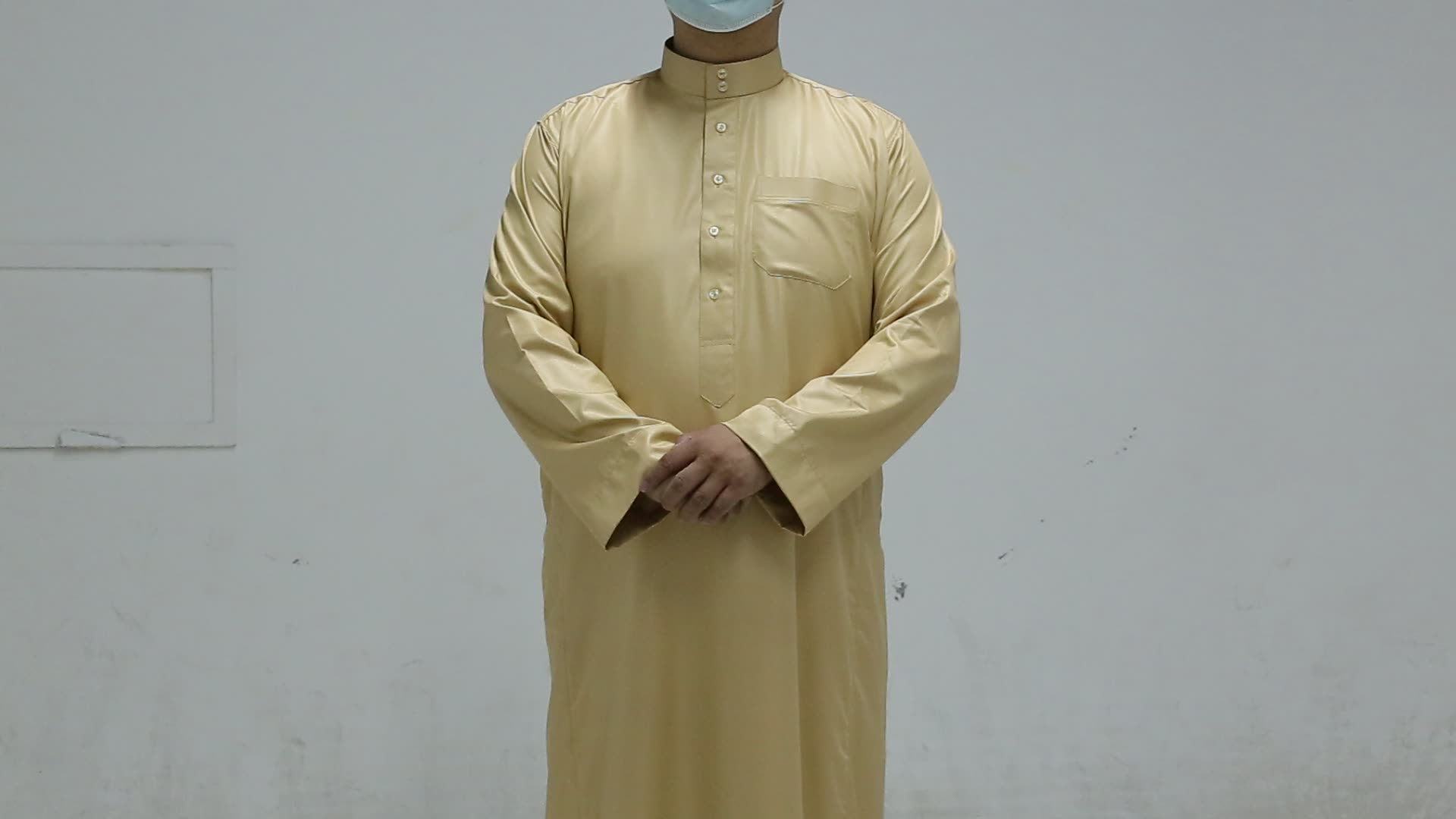 VENDITA CALDA MUSLIM THOBE PER UOMINI Il colore solido vende Thobe arabo arabo1