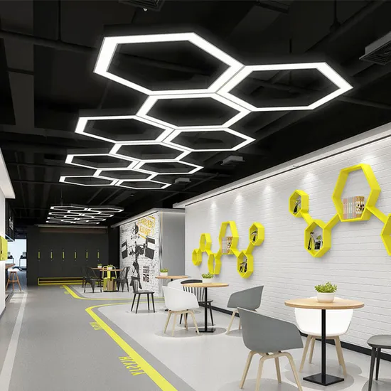 O elegante lustre liderado em preto e branco para os espaços modernos1