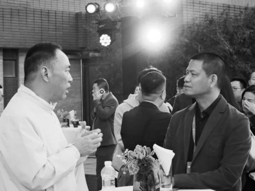 SALOLEA Cao Hantian: homenageada como um "Ícone da Era de Melhor Vida", Criando e Liderando Estética Espacial de Luxo de Alta Qualidade