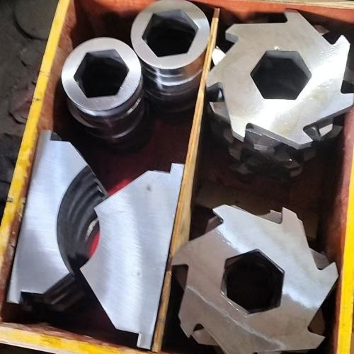 Có phải do lưỡi dao không đủ sắc nên sau khi cắt xuất hiện các gờ trên sản phẩm?