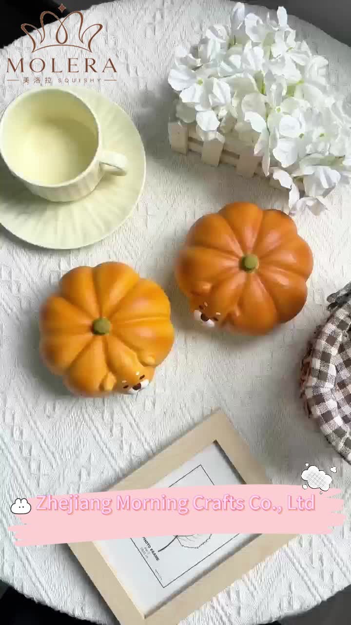 ¿Esta calabaza gruñona solo quiere un abrazo?