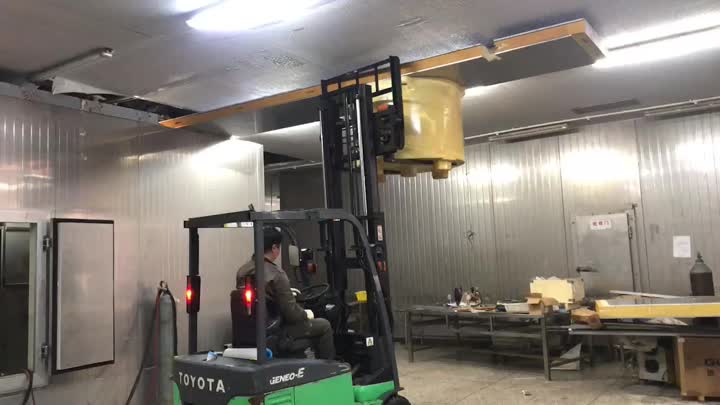 Insulation boards installing of spiral freezer