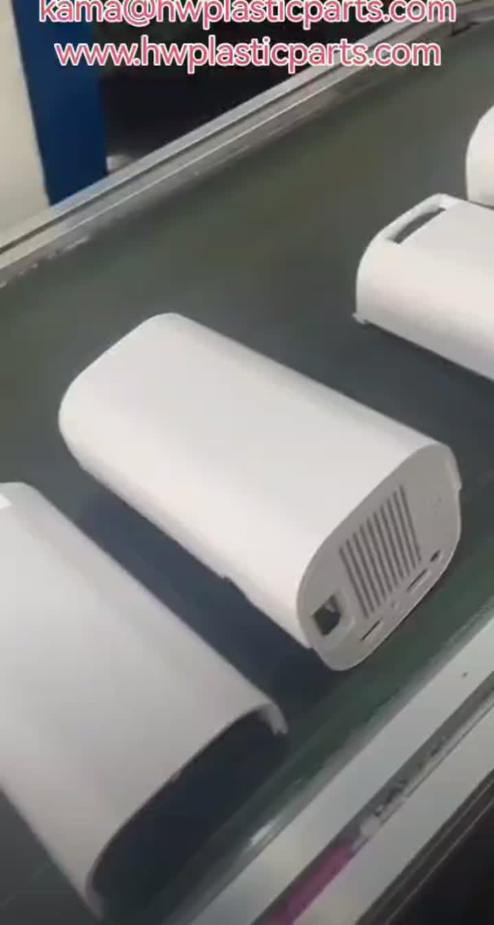 Production of injection-molded plastic casings