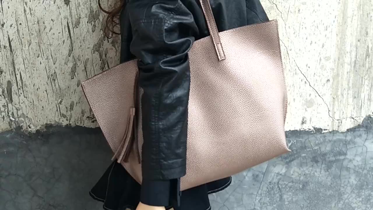 Wholesale Trendy Luxury Tote Bag With Tassel Custom Logo Travel Ladies Women Fashion PU Leather Shoulder Handbag From China1