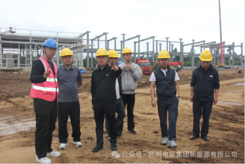 消暑关爱：公司领导在昆明电缆集团新能源公司嵩明建设项目部开展安全检查暨“暑期消暑”活动