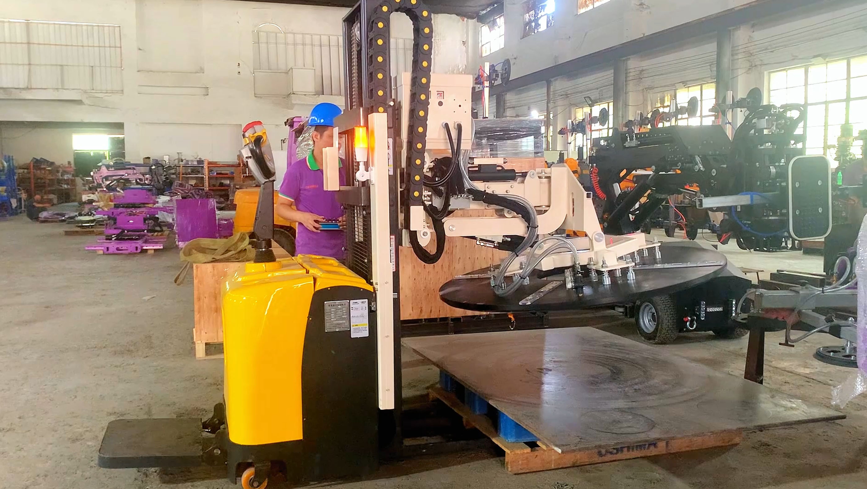 Forklift with Vacuum Lifter for Grabing Material