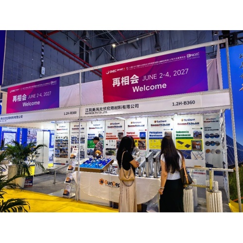 Maywon Solar com acabamento exibido na exposição SNEC 2026