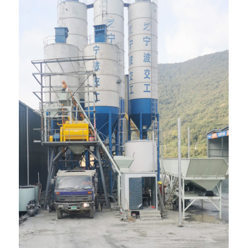 FYG HZS50 mixing plant support the construction of the Fengpanshan tunnel.