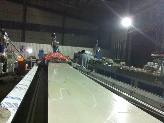 डब्ल्यूपीसी पीवीसी डोर फ्रेम फ्लोर वॉल पैनल पोफाइल विंडो प्रोफाइल सॉलिड/खोखले डोर पैनल मेकिंग मशीन एक्सट्रूज़न लाइन1