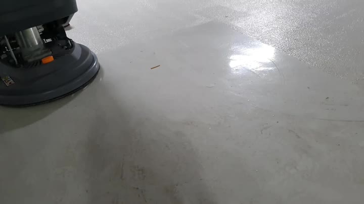 floor cleaning machine