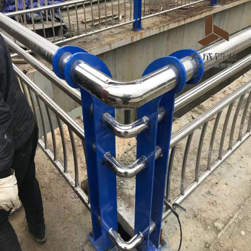 Jiaozuo Tiancheng Pipe Industry Co., Ltd. fournit des garde-corps de pont à tuyaux composites en acier inoxydable fiables pour des projets d'infrastructure mondiaux