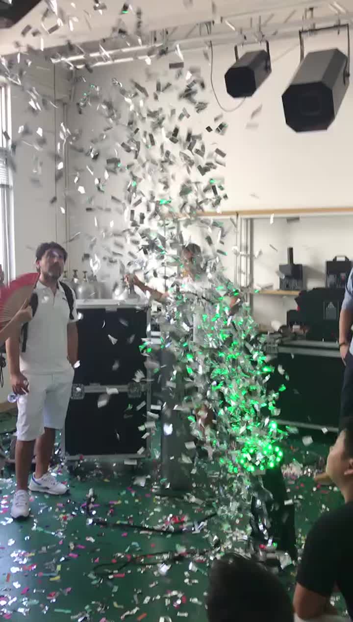Machine à confettis LED