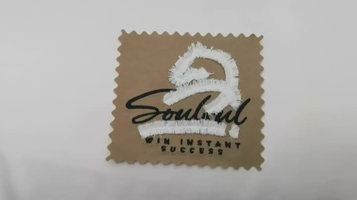 Vyšívané logo na řezu (4)