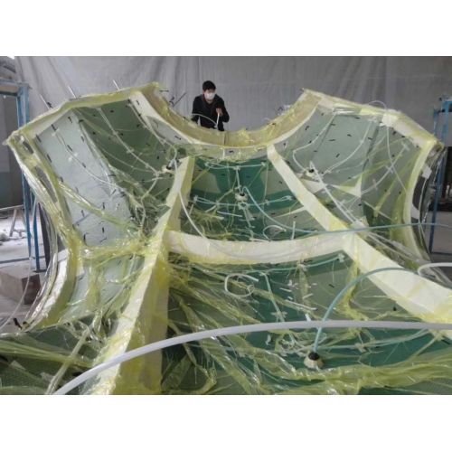 What are the advantages of vacuum resin introduction process?