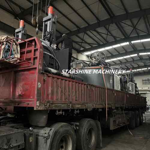 Das Laden der Brikettierpresse ist abgeschlossen