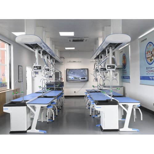 Liserve: 50 лет раскрытия творческого потенциала в классе — от столов, наполненных искусством, до экспериментального оборудования, ориентированного на создателей