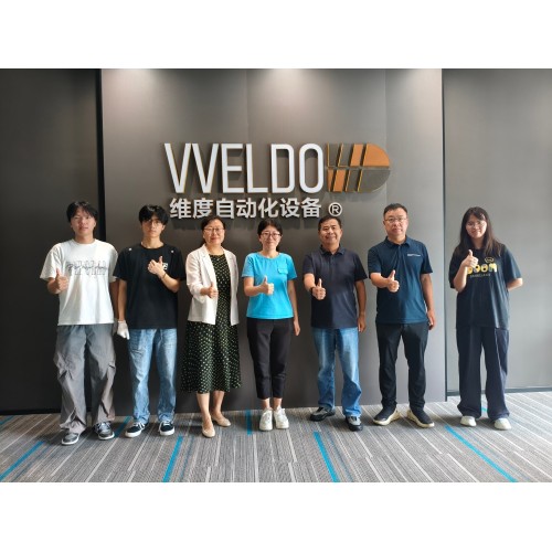 高校专​​家来我厂考察视觉点胶机及PVC滴灌机技术