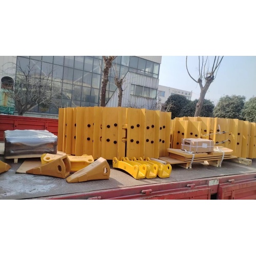 Everyday shipping Bulldozer Spare Parts excavator spare parts to different clients