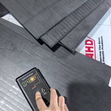 Resolvendo Riscos de Produção de Bateria EV com Folhas PEEK ESD - Controle Estático