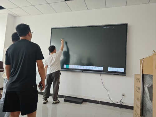 Bảng trắng tương tác thông minh là một loại thiết bị thông minh